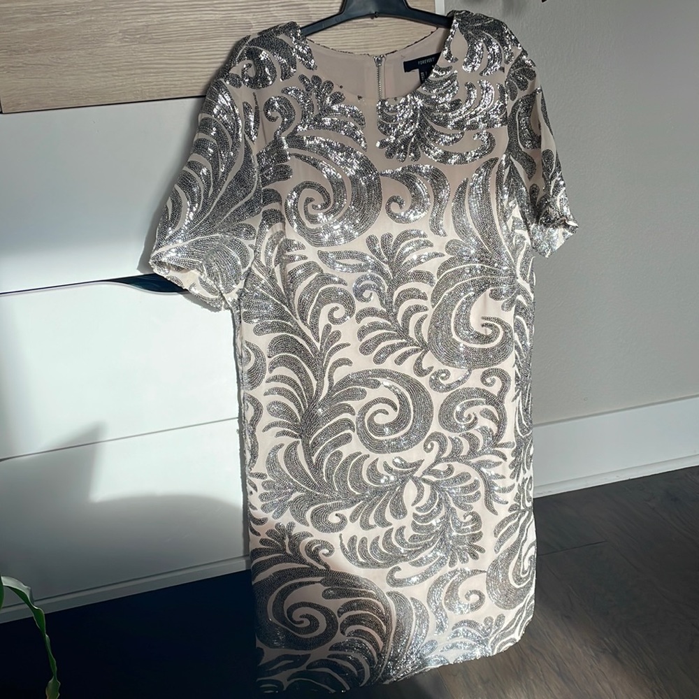 Sparkle is this eye catching piece.